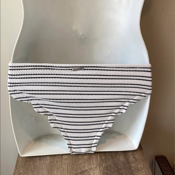 (S) Abercrombie & Fitch Striped Textured Bikini Bottoms Small Black White - Picture 7 of 9